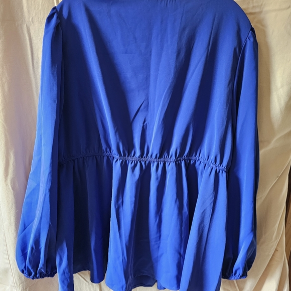 Beautiful womens royal blue v-neck blouse/top - Picture 5 of 7